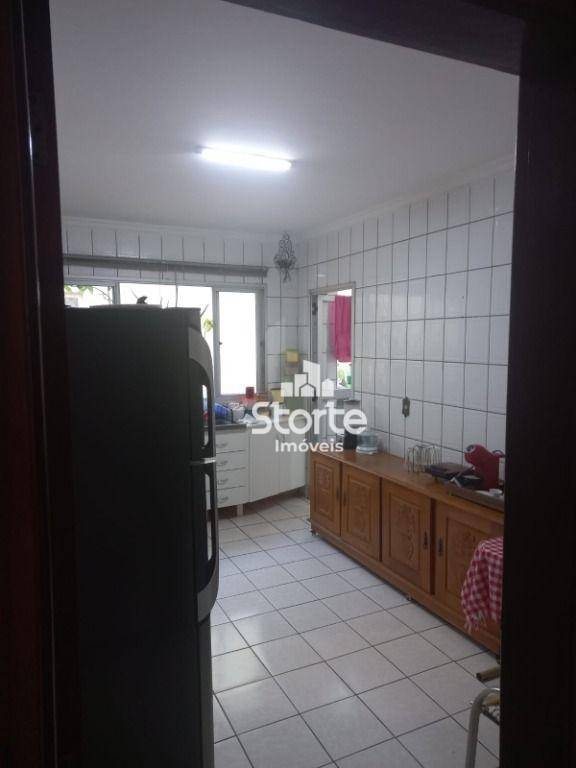 Apartamento à venda com 2 quartos, 75m² - Foto 4