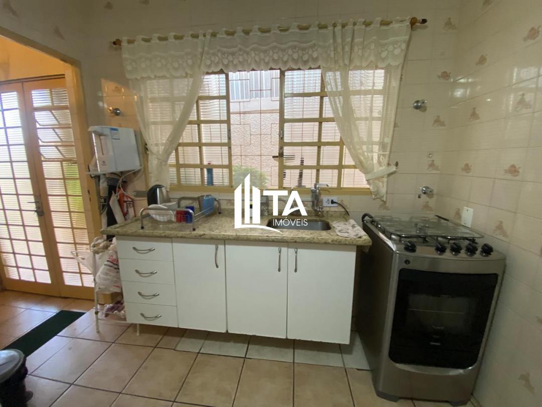 Casa à venda com 3 quartos, 180m² - Foto 9