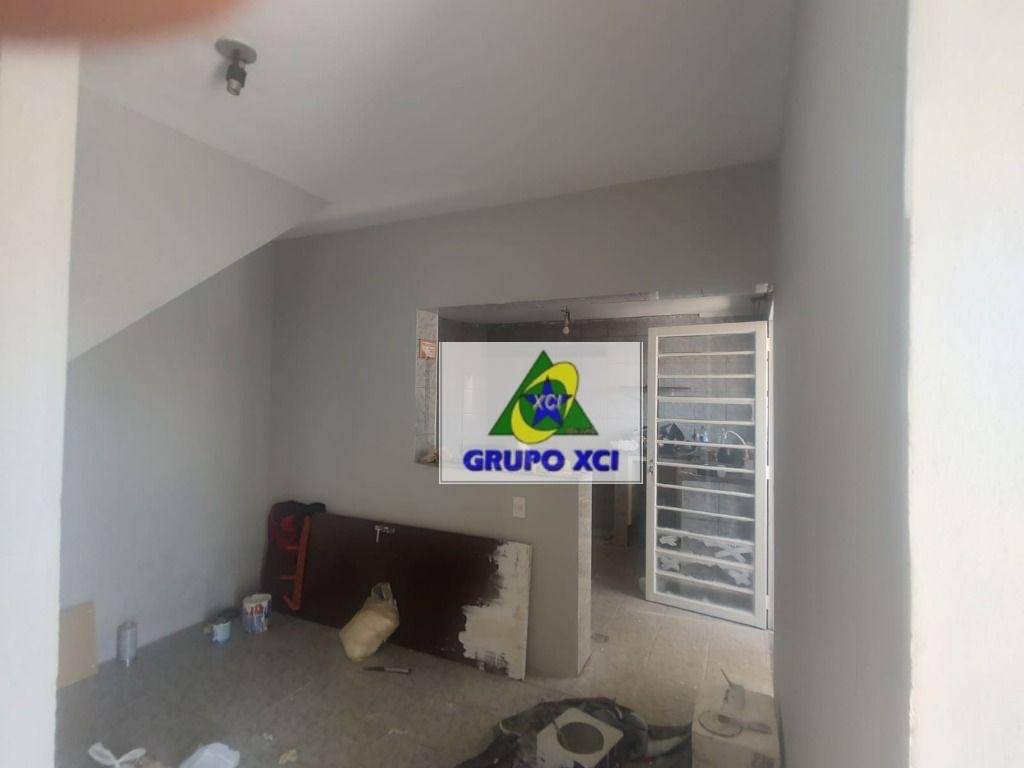 Casa à venda e aluguel com 3 quartos, 230m² - Foto 8