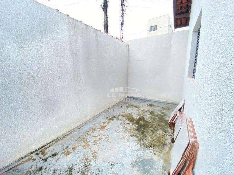 Casa à venda com 2 quartos, 80m² - Foto 12