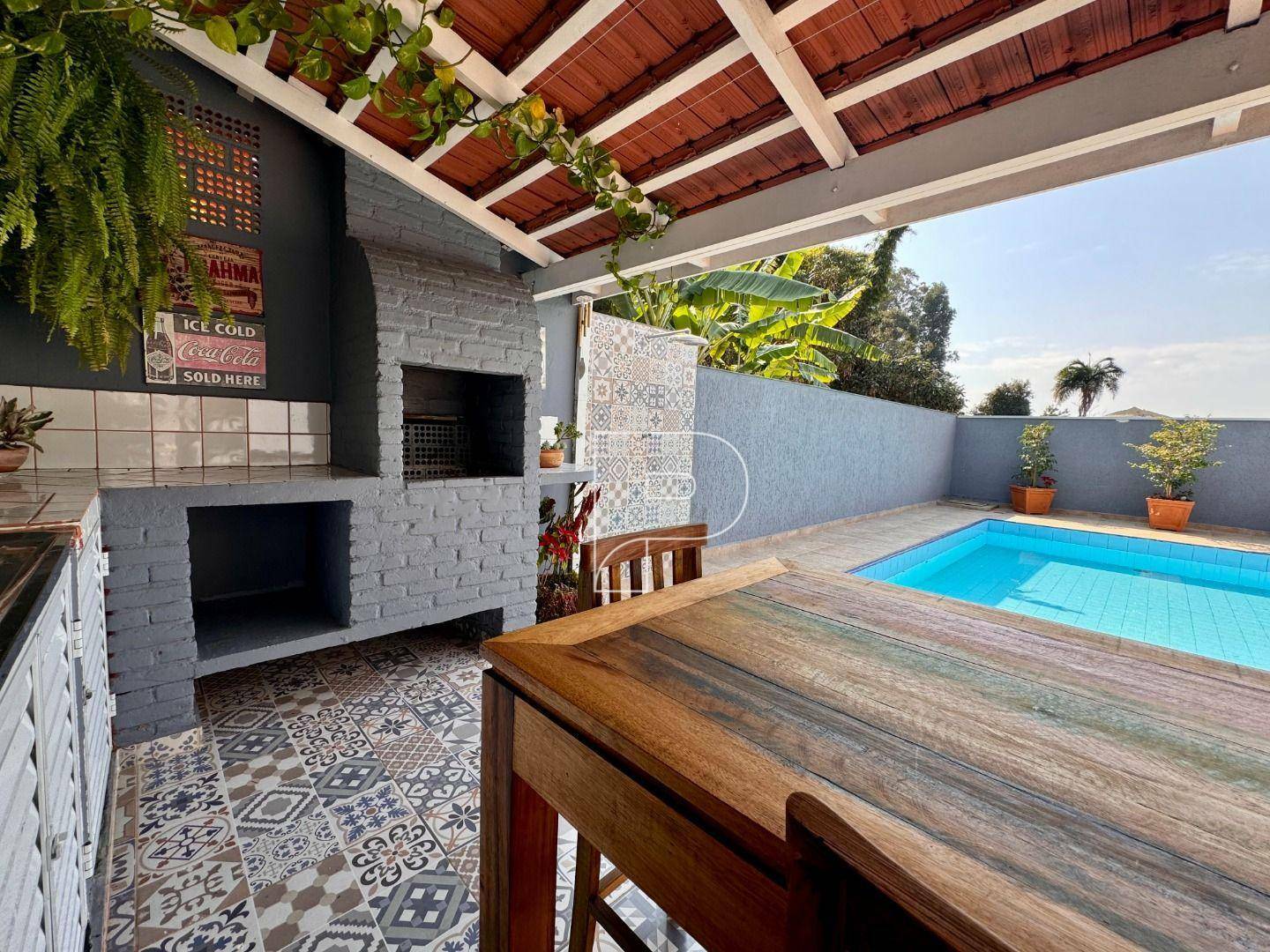 Casa de Condomínio à venda com 3 quartos, 210m² - Foto 1