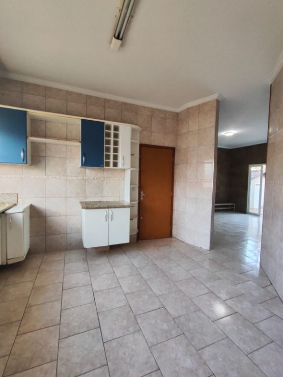 Casa para alugar com 4 quartos, 160m² - Foto 18