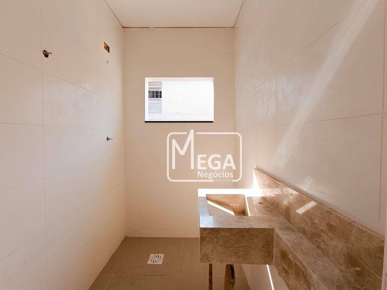 Casa para alugar com 4 quartos, 216m² - Foto 4