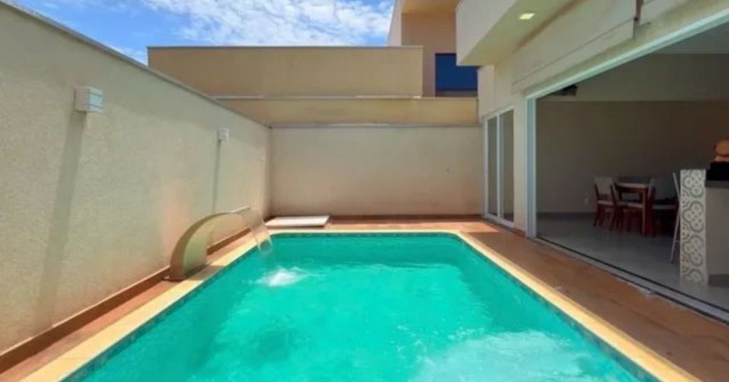 Casa de Condomínio à venda com 3 quartos, 210m² - Foto 2