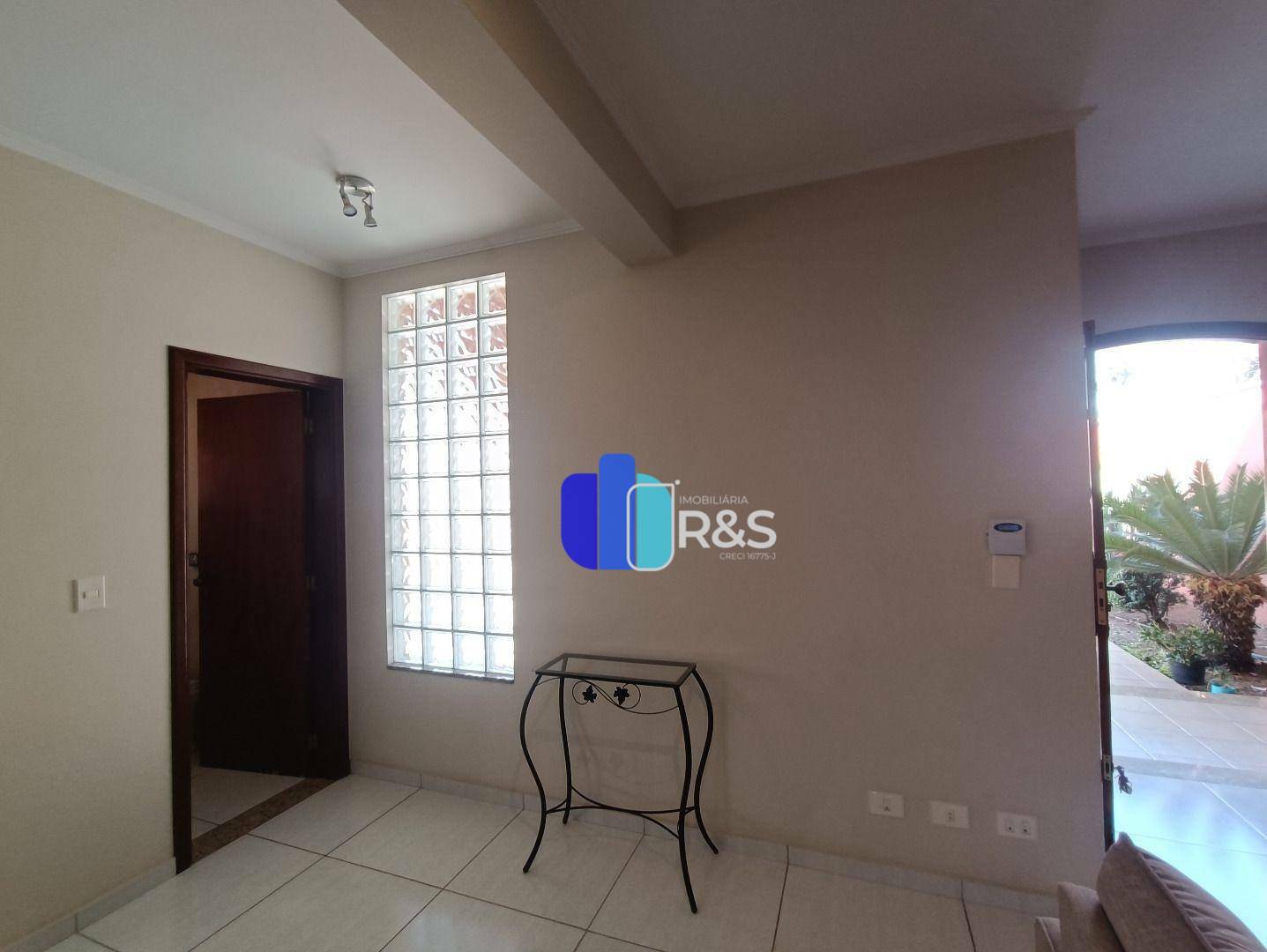 Casa à venda e aluguel com 3 quartos, 227m² - Foto 13