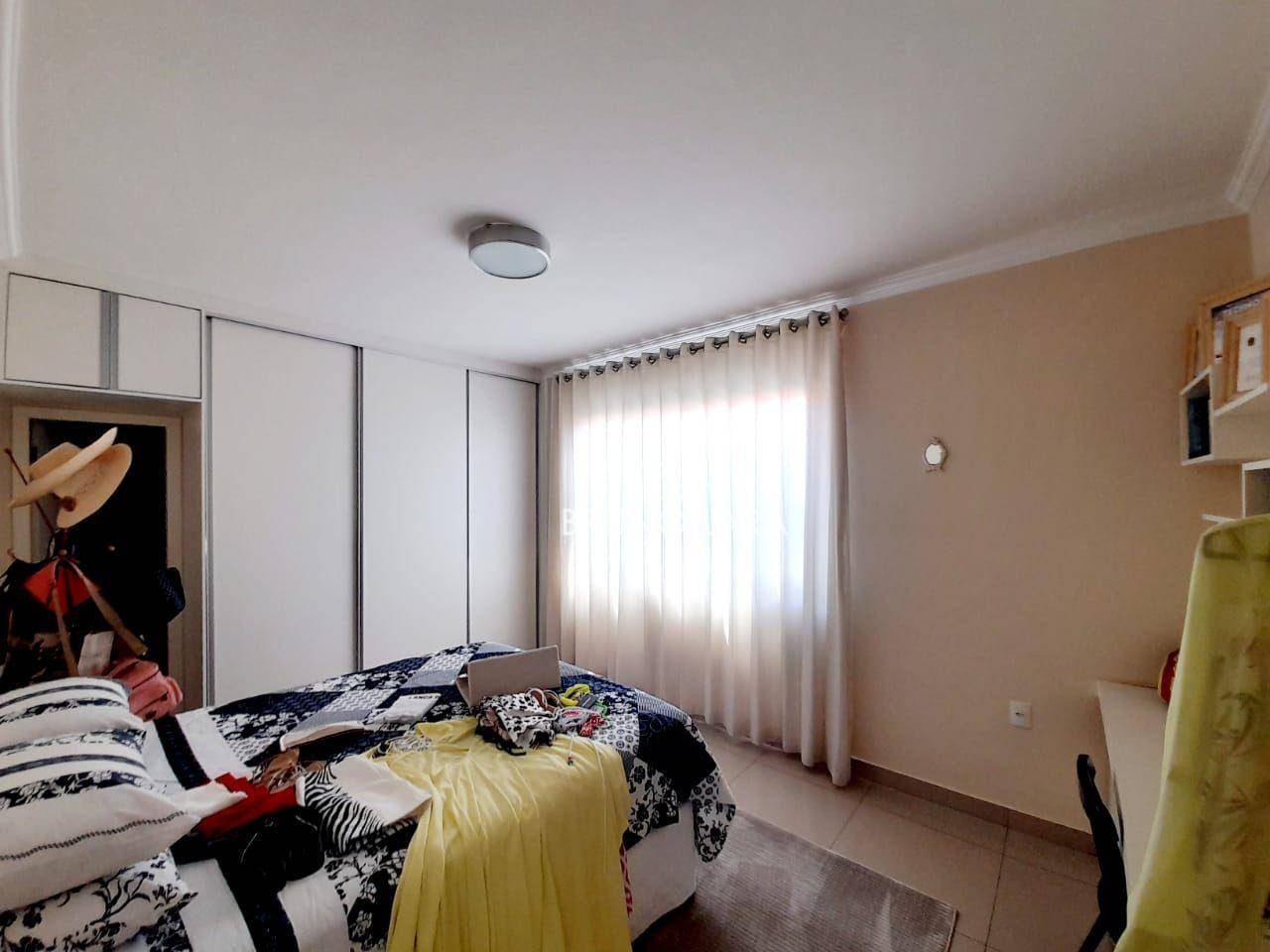 Casa à venda com 3 quartos, 200m² - Foto 19