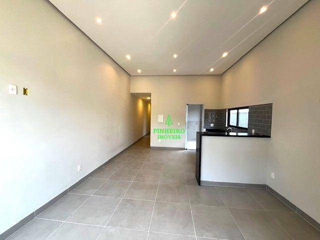 Casa à venda com 2 quartos, 70m² - Foto 4