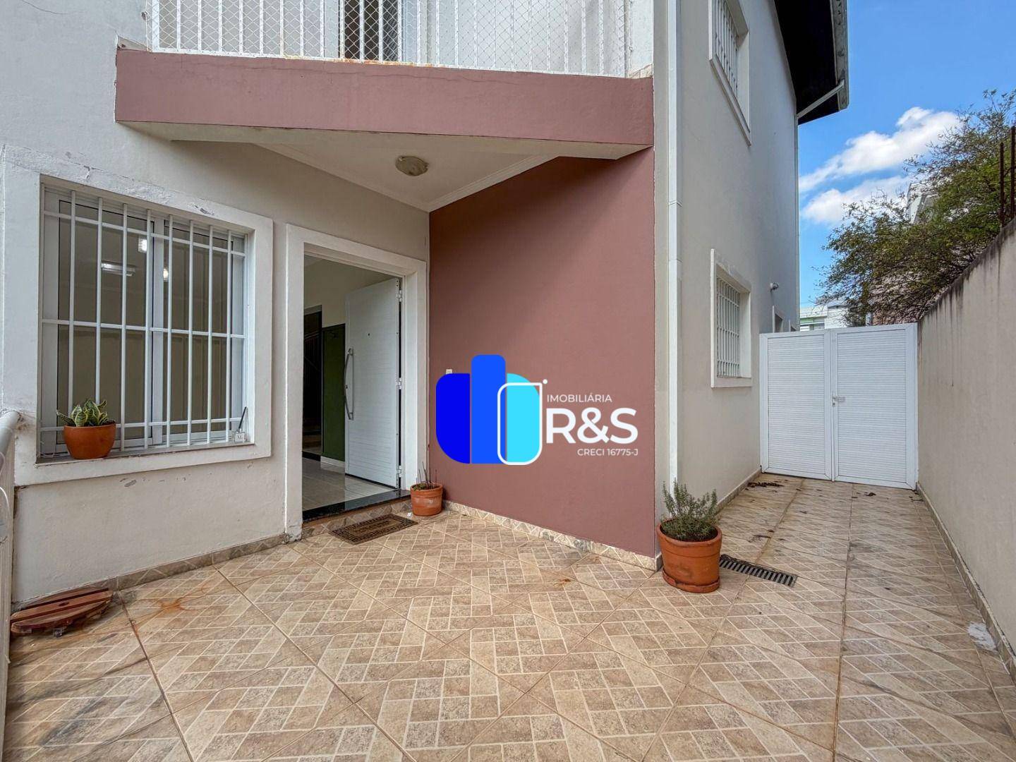 Casa, 4 quartos, 229 m² - Foto 2