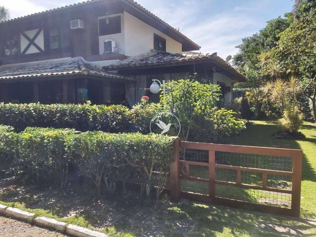 Casa de Condomínio à venda com 3 quartos, 240m² - Foto 2