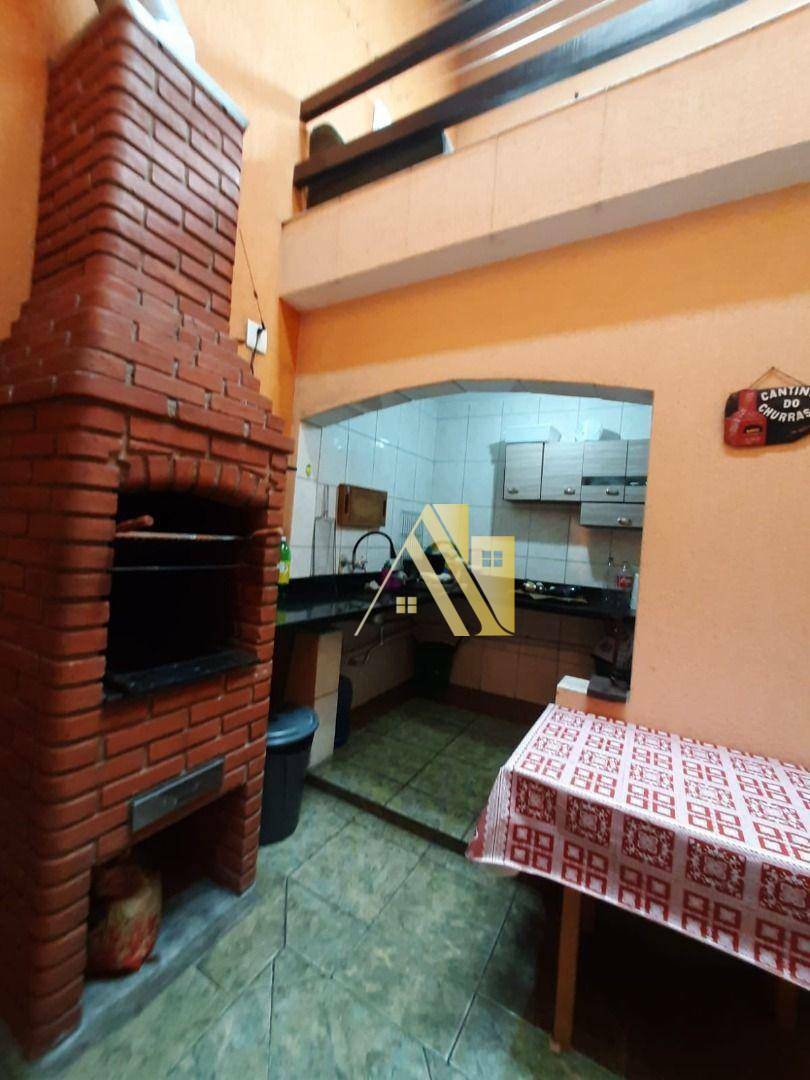 Sobrado à venda com 3 quartos, 180m² - Foto 1