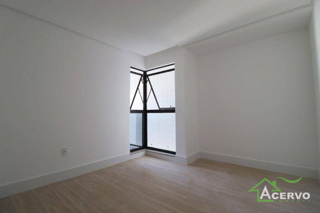 Apartamento à venda com 4 quartos, 190m² - Foto 12