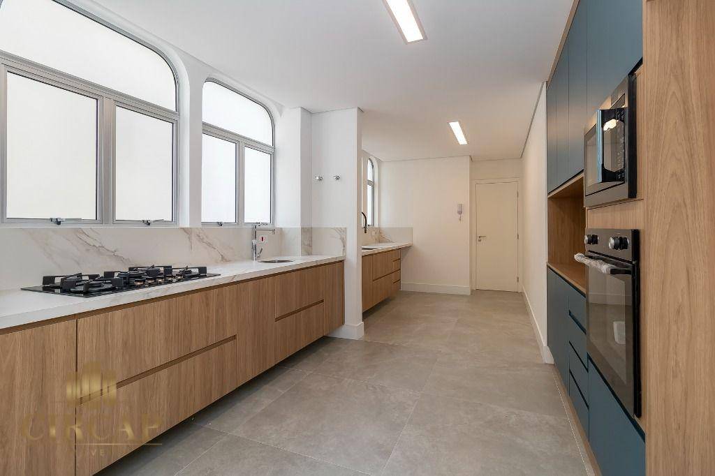 Apartamento à venda com 3 quartos, 220m² - Foto 1