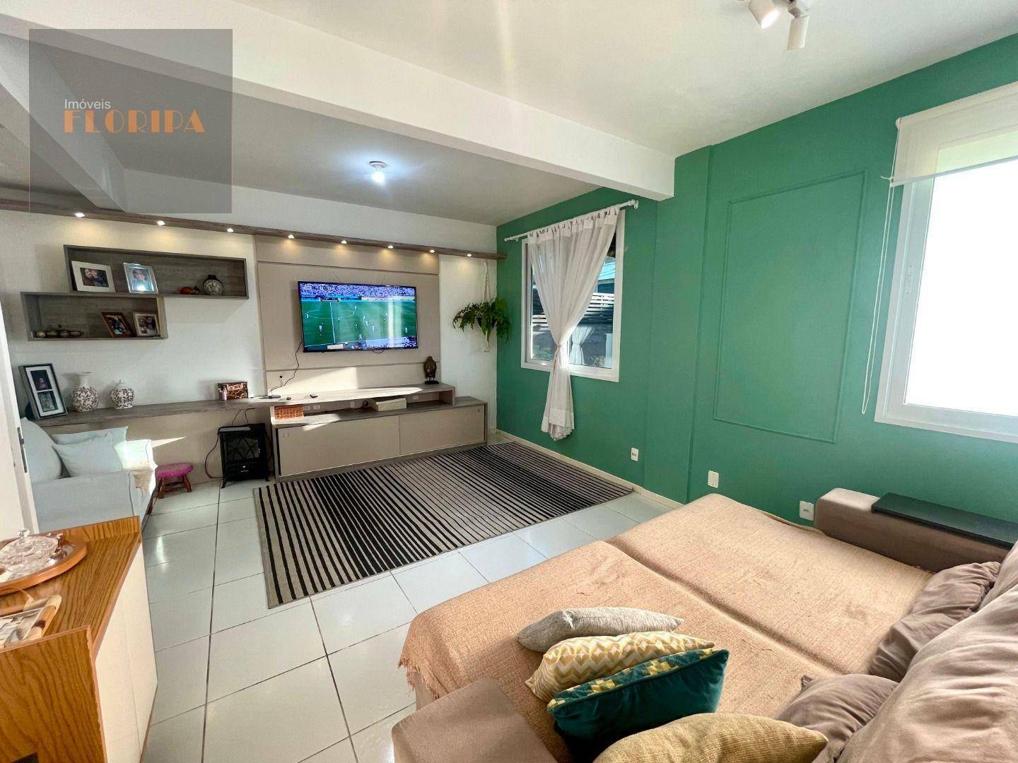 Casa à venda com 3 quartos, 126m² - Foto 1