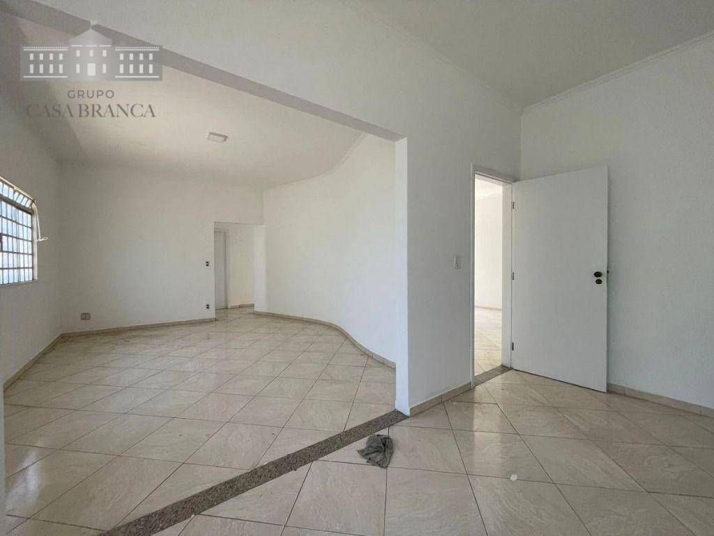 Casa à venda e aluguel com 4 quartos, 342m² - Foto 3