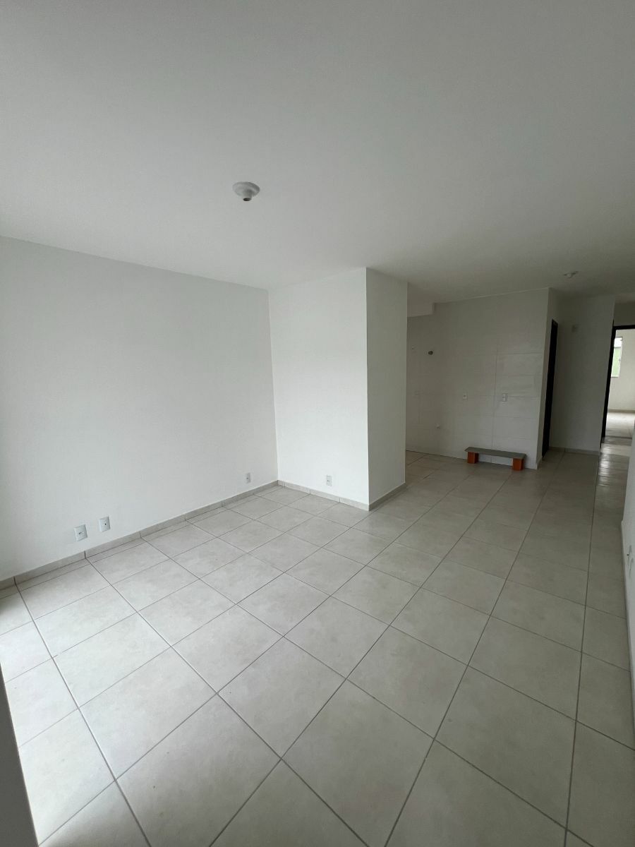 Apartamento à venda com 2 quartos, 70m² - Foto 2