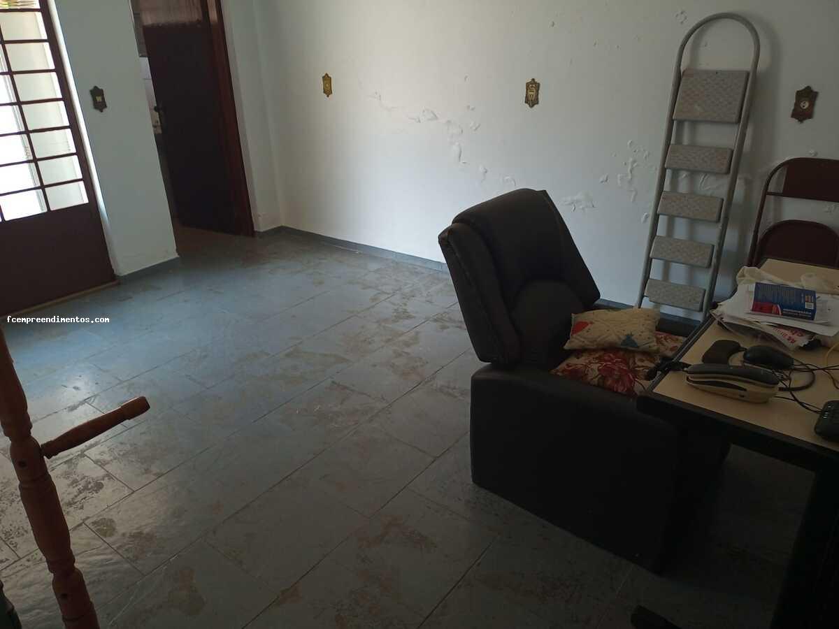 Casa à venda com 3 quartos, 200m² - Foto 11