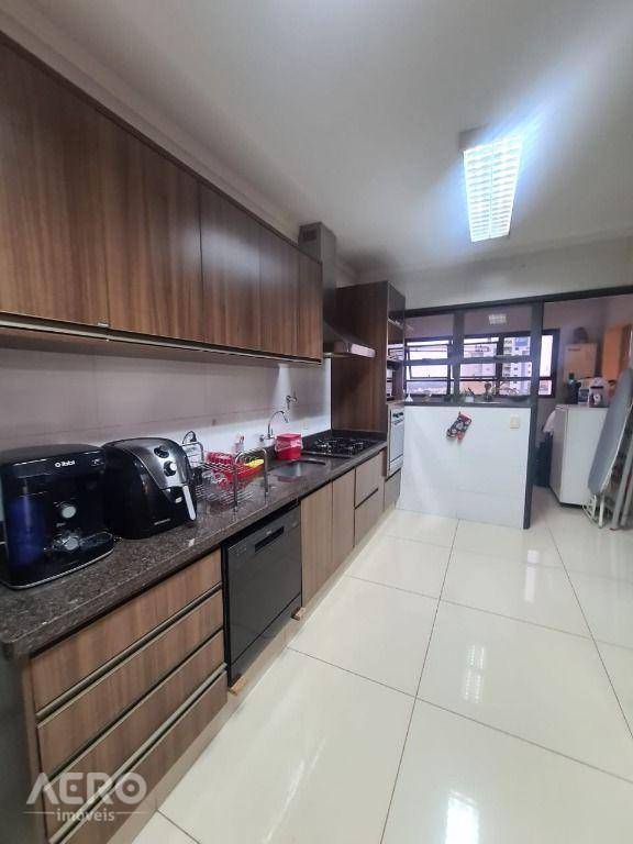 Apartamento à venda com 3 quartos, 140m² - Foto 23