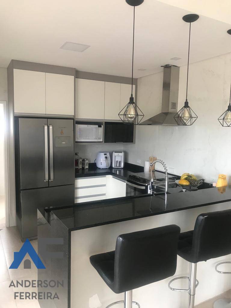 Casa à venda com 4 quartos, 230m² - Foto 2