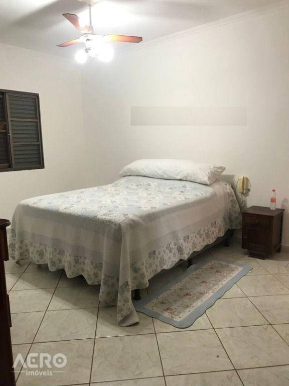 Casa à venda com 3 quartos, 200m² - Foto 10