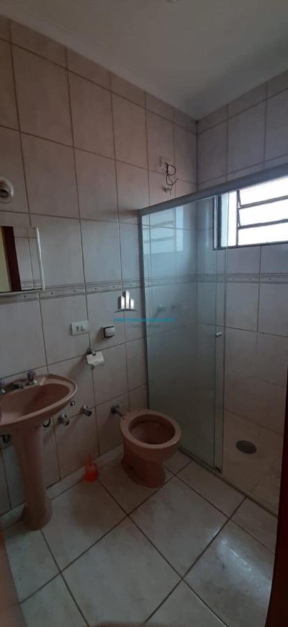 Casa para alugar com 3 quartos, 240m² - Foto 17