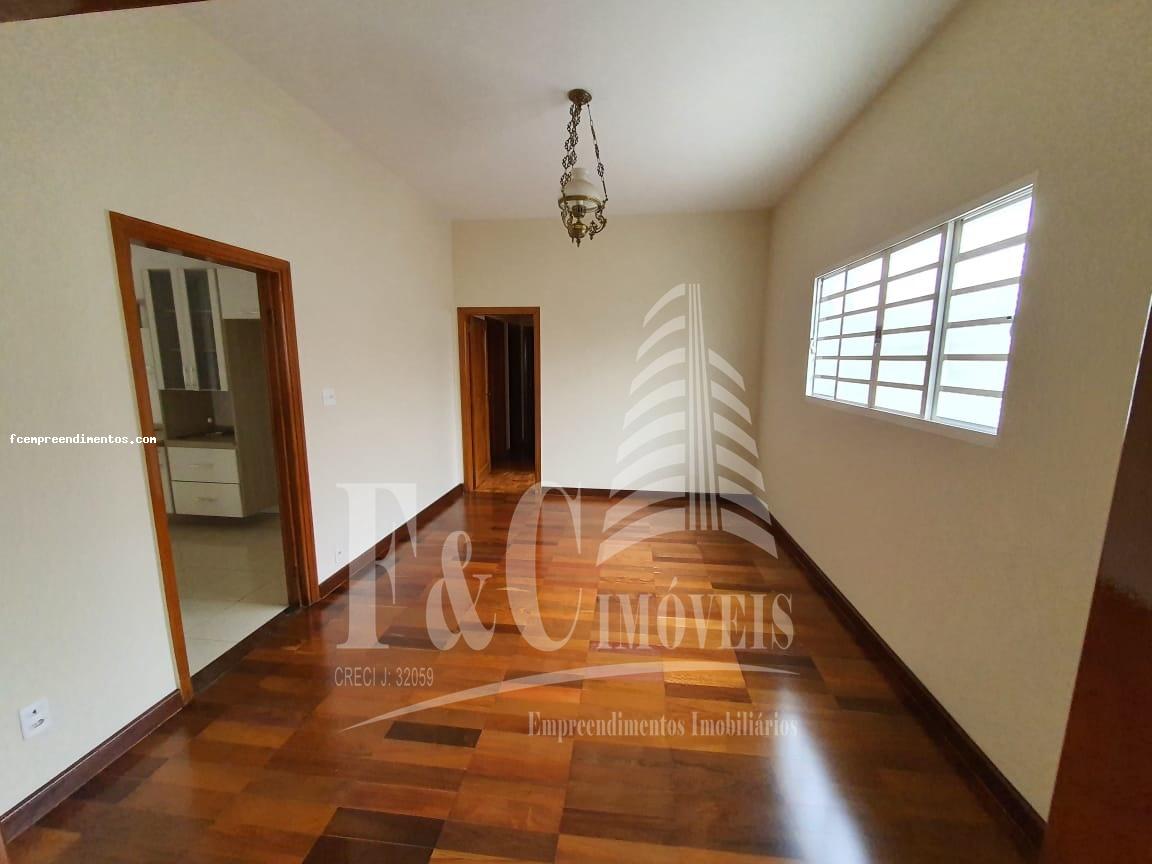 Casa à venda com 3 quartos, 355m² - Foto 4