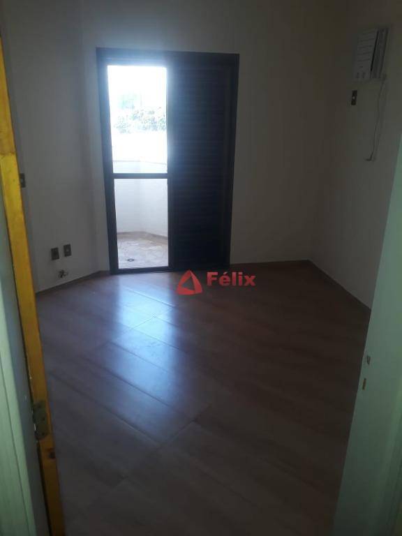 Apartamento à venda com 4 quartos, 140m² - Foto 8