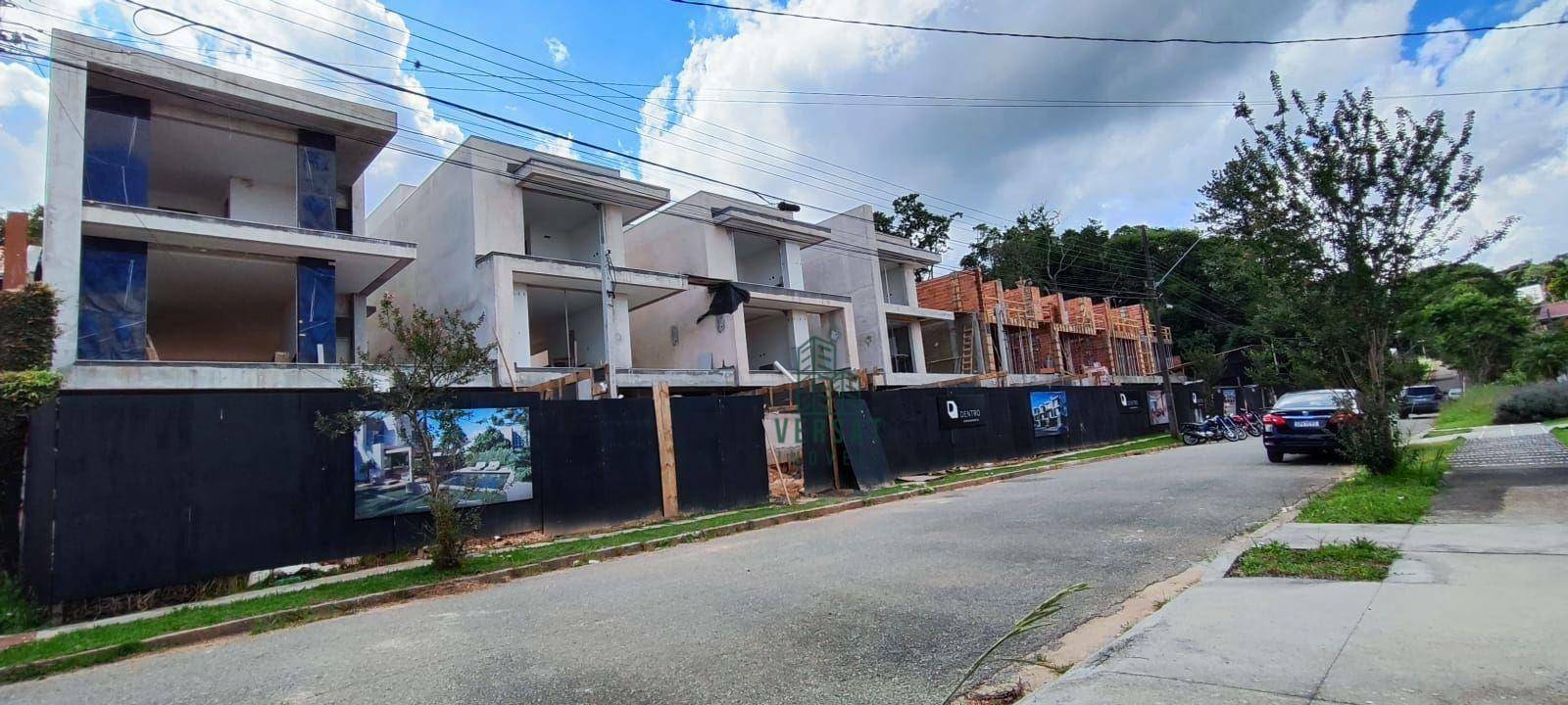 Casa de Condomínio à venda com 4 quartos, 245m² - Foto 2