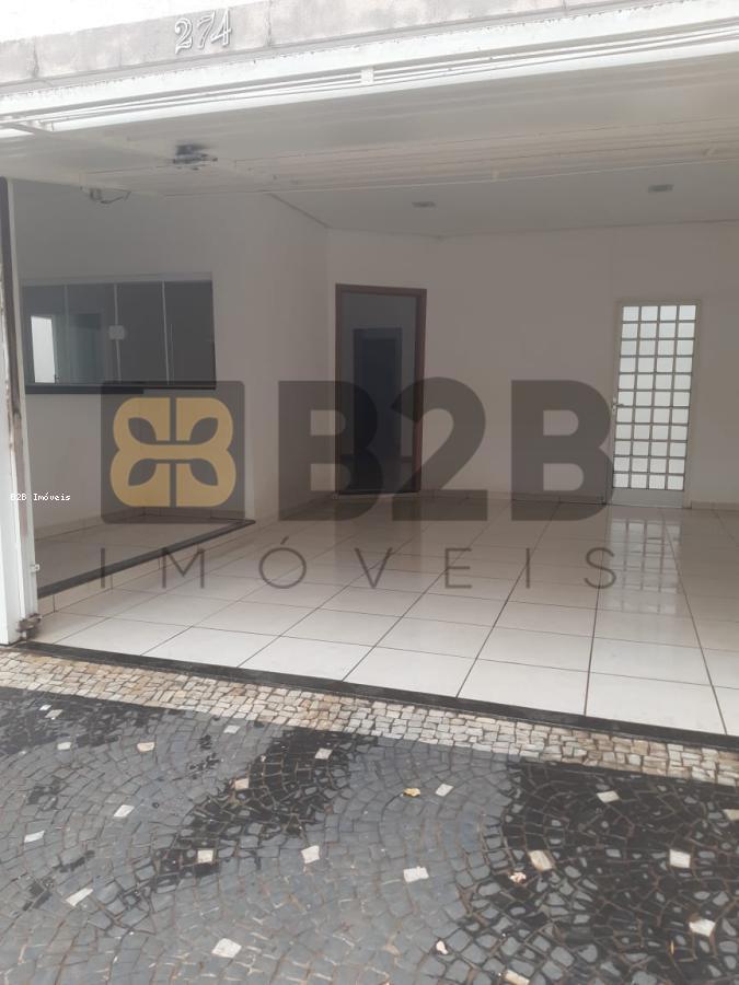 Casa à venda com 3 quartos, 150m² - Foto 1