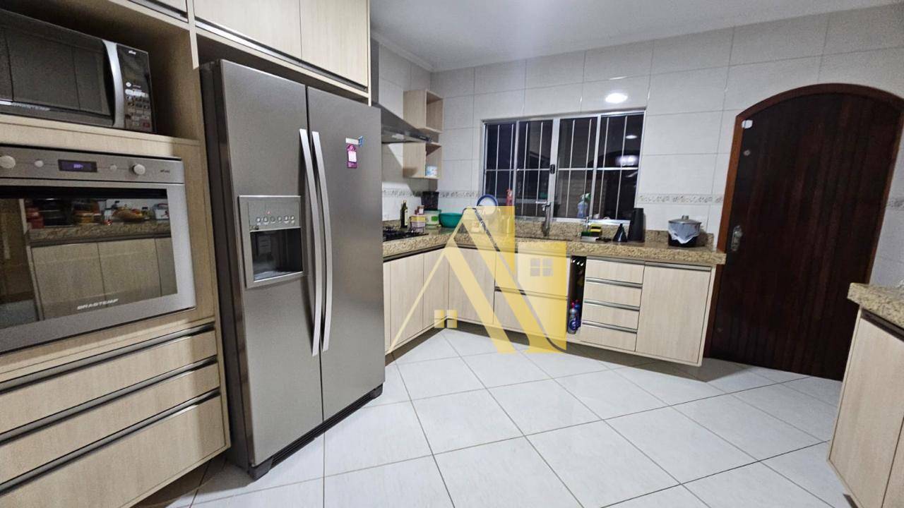 Sobrado à venda com 3 quartos, 191m² - Foto 1