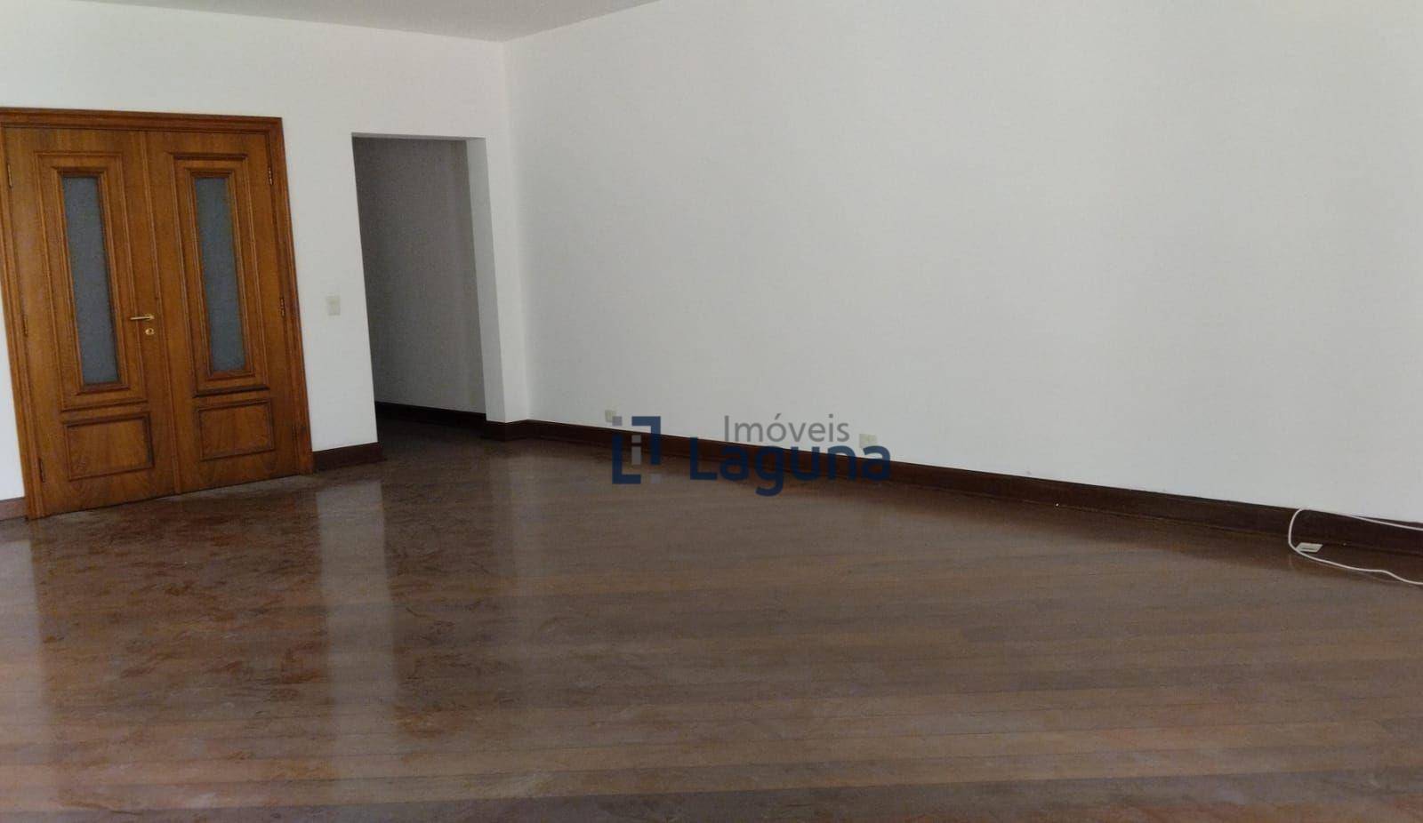 Apartamento para alugar com 4 quartos, 263m² - Foto 2