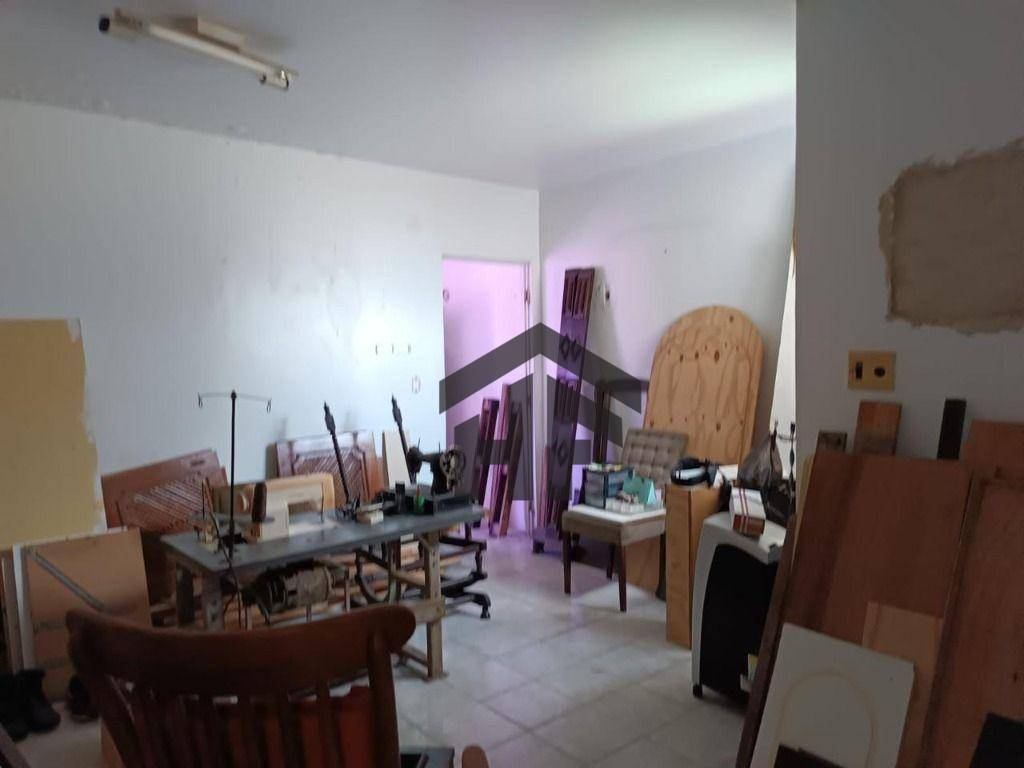 Casa à venda com 4 quartos, 250m² - Foto 10