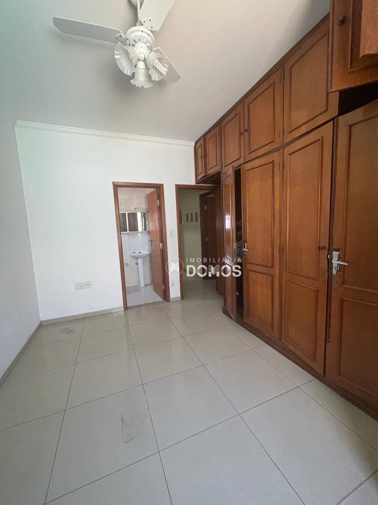 Casa à venda com 3 quartos, 200m² - Foto 12