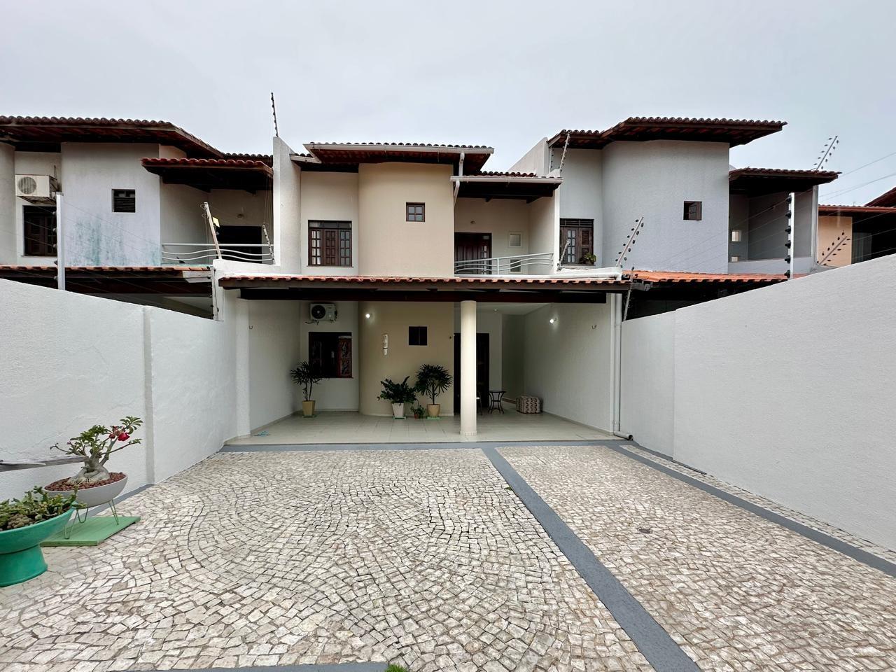 Casa à venda com 4 quartos, 192m² - Foto 2