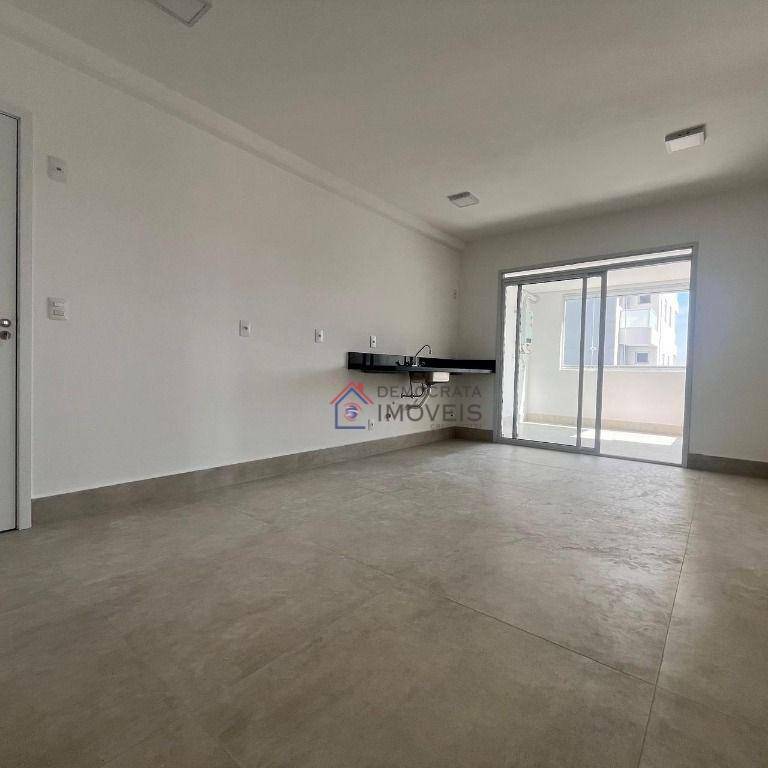 Apartamento à venda com 2 quartos, 67m² - Foto 2