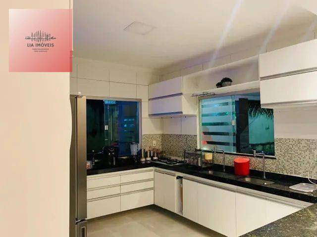 Casa de Condomínio à venda com 3 quartos, 180m² - Foto 2