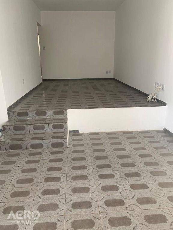 Casa para alugar com 2 quartos, 200m² - Foto 5