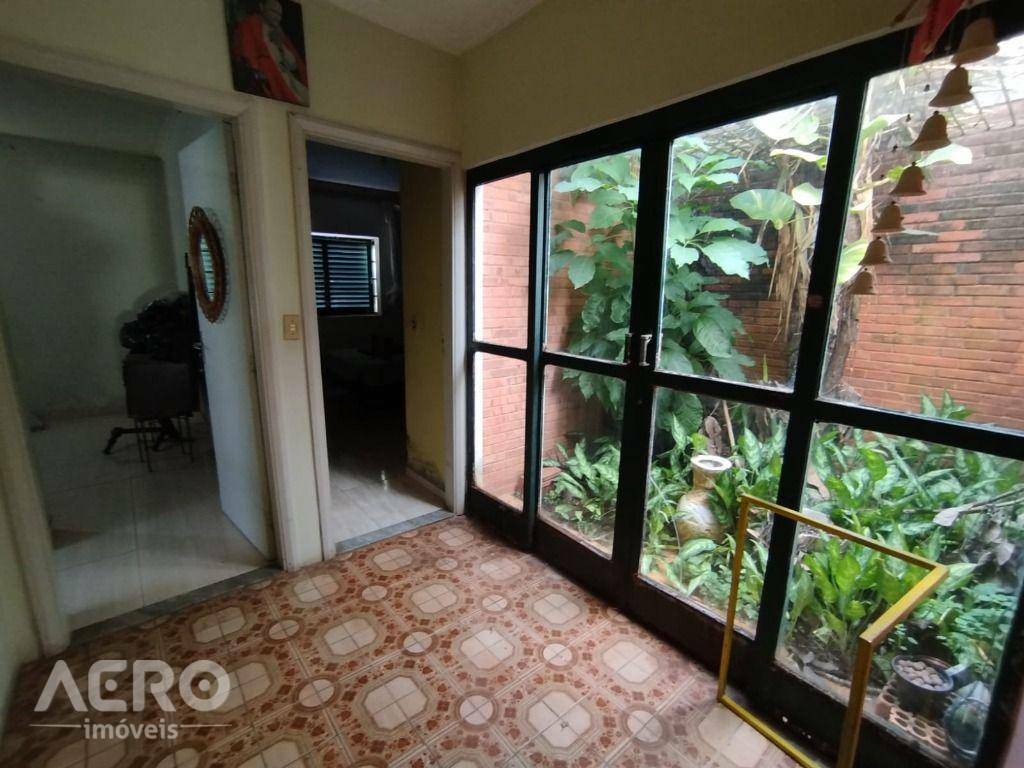 Casa para alugar com 4 quartos, 350m² - Foto 6