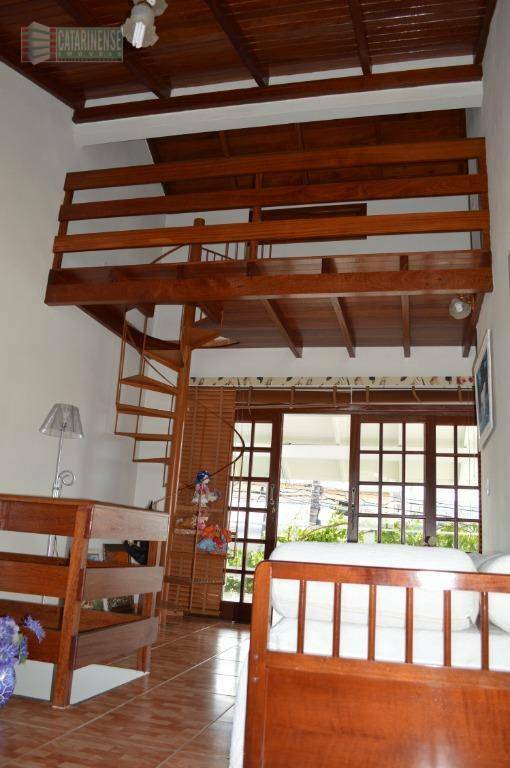 Casa à venda com 3 quartos, 240m² - Foto 7