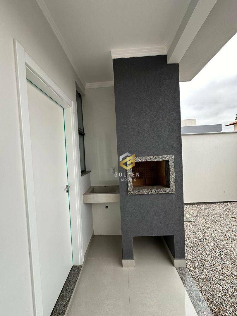 Casa à venda com 2 quartos, 65m² - Foto 2