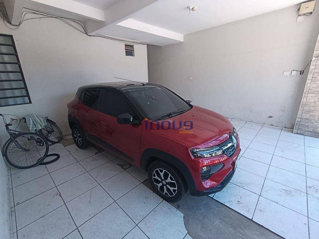 Casa à venda com 8 quartos, 198m² - Foto 3