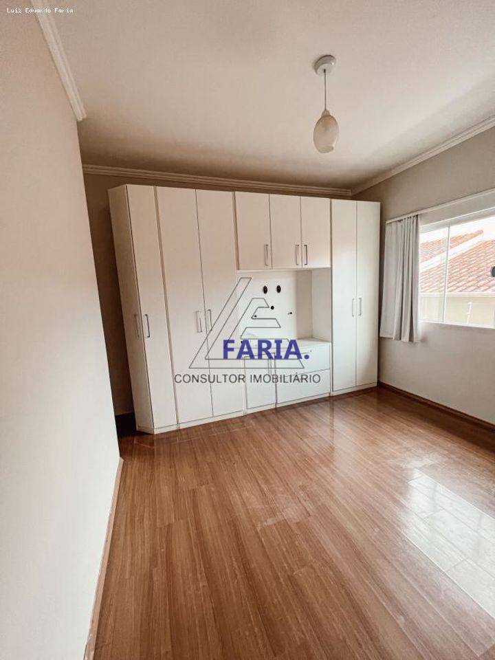 Casa à venda com 3 quartos, 240m² - Foto 15