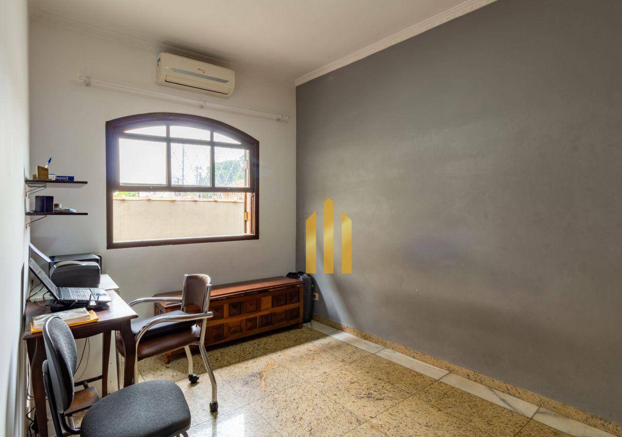 Casa para alugar com 5 quartos, 330m² - Foto 9