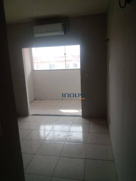 Casa à venda com 3 quartos, 80m² - Foto 11