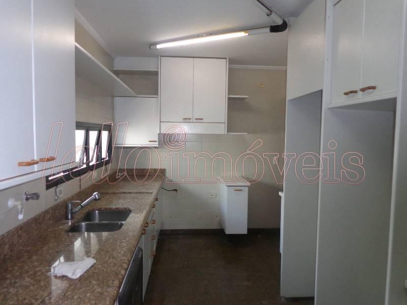 Apartamento para alugar com 3 quartos, 219m² - Foto 12