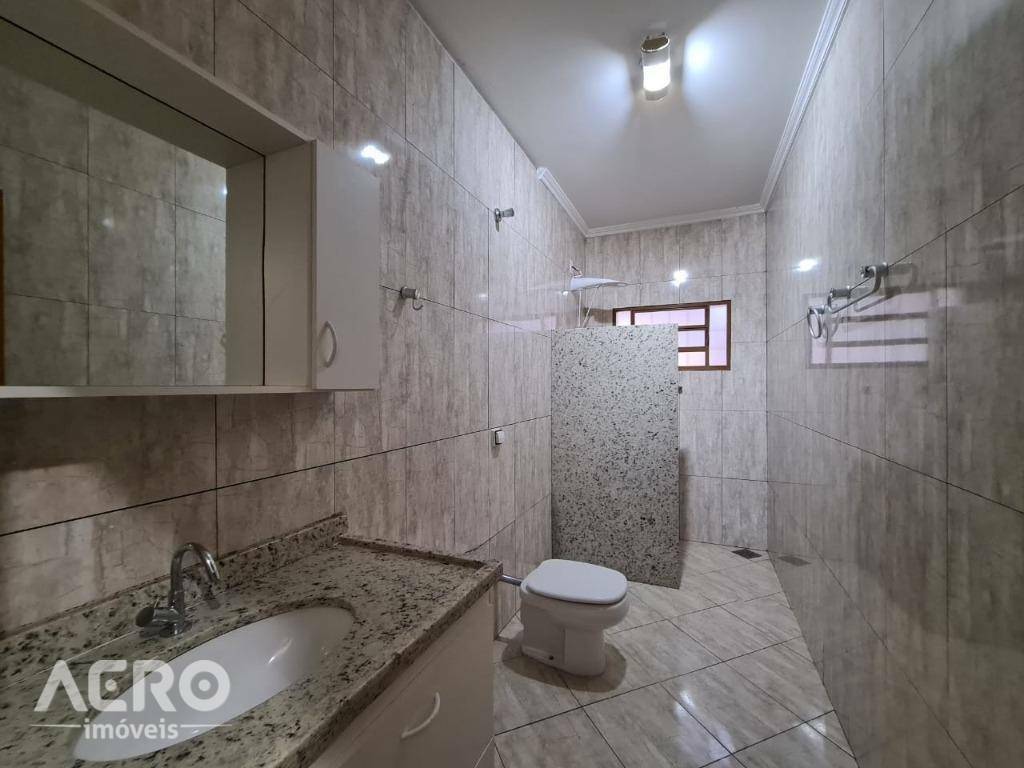 Casa à venda com 2 quartos, 250m² - Foto 3