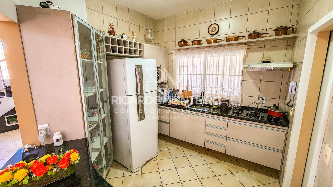 Casa à venda com 4 quartos, 600m² - Foto 9