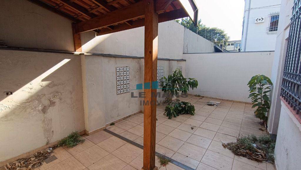 Casa para alugar com 3 quartos, 218m² - Foto 13