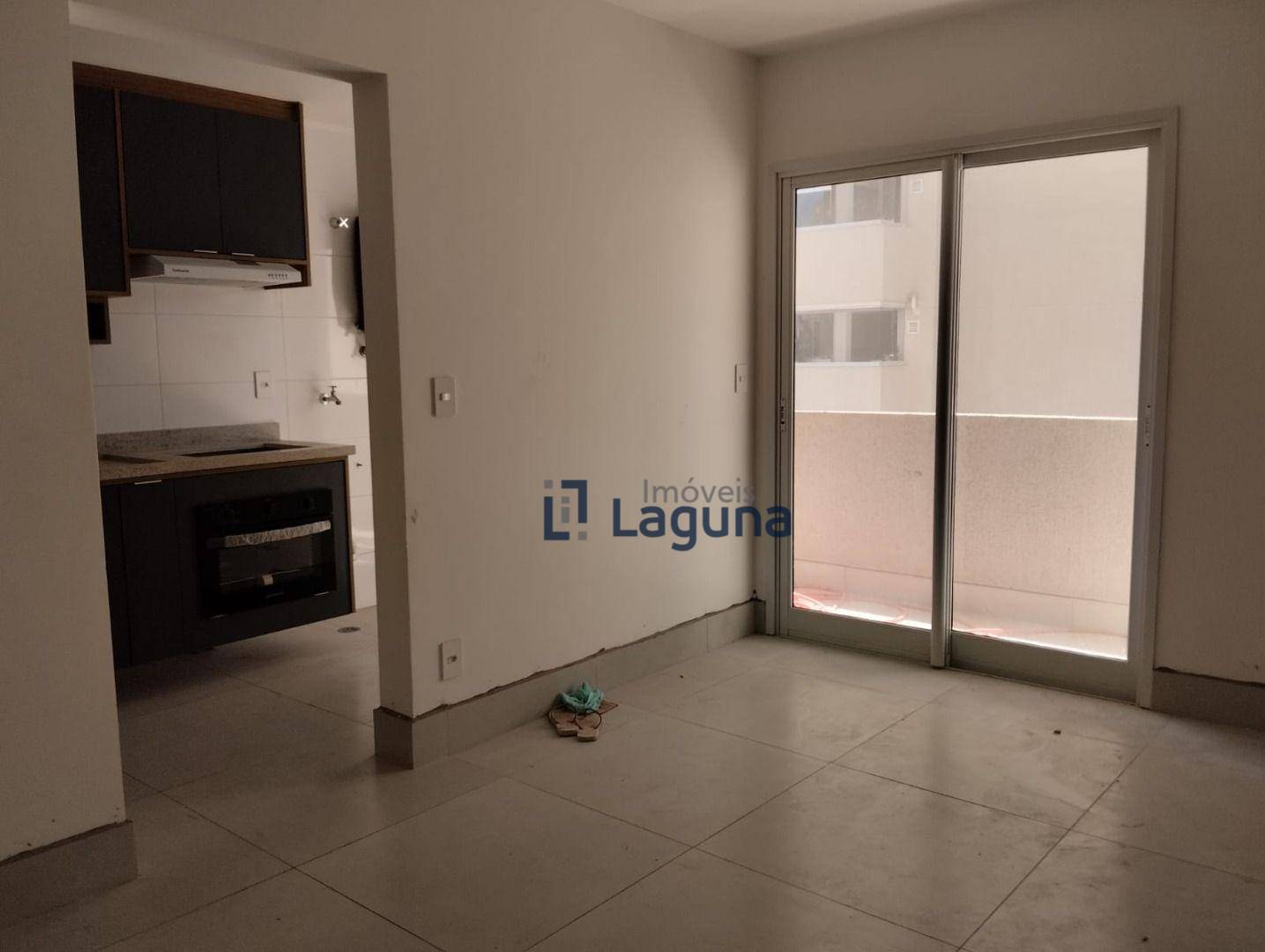 Apartamento para alugar com 2 quartos, 64m² - Foto 2