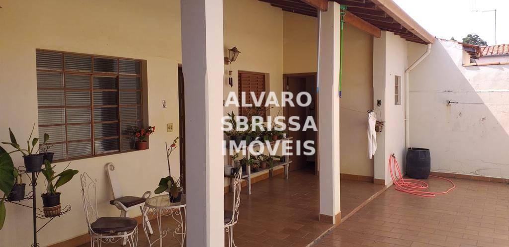 Casa à venda com 3 quartos, 200m² - Foto 11