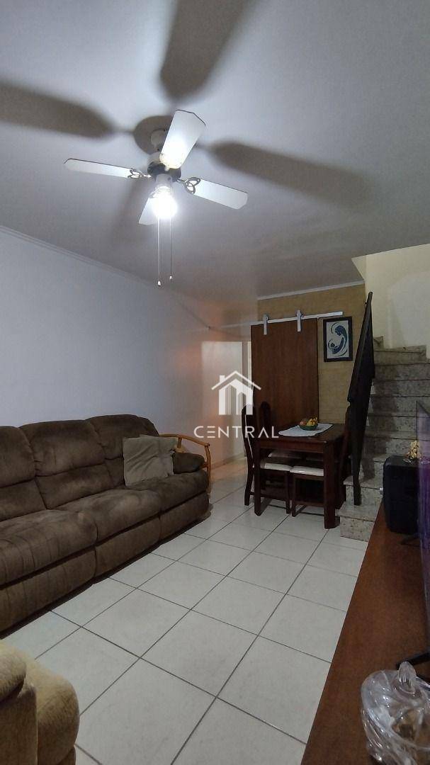 Sobrado à venda com 3 quartos, 130m² - Foto 1